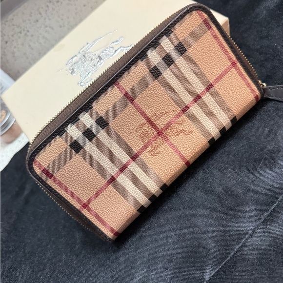 Burberry Checkered Wallet - Picture 14 of 14